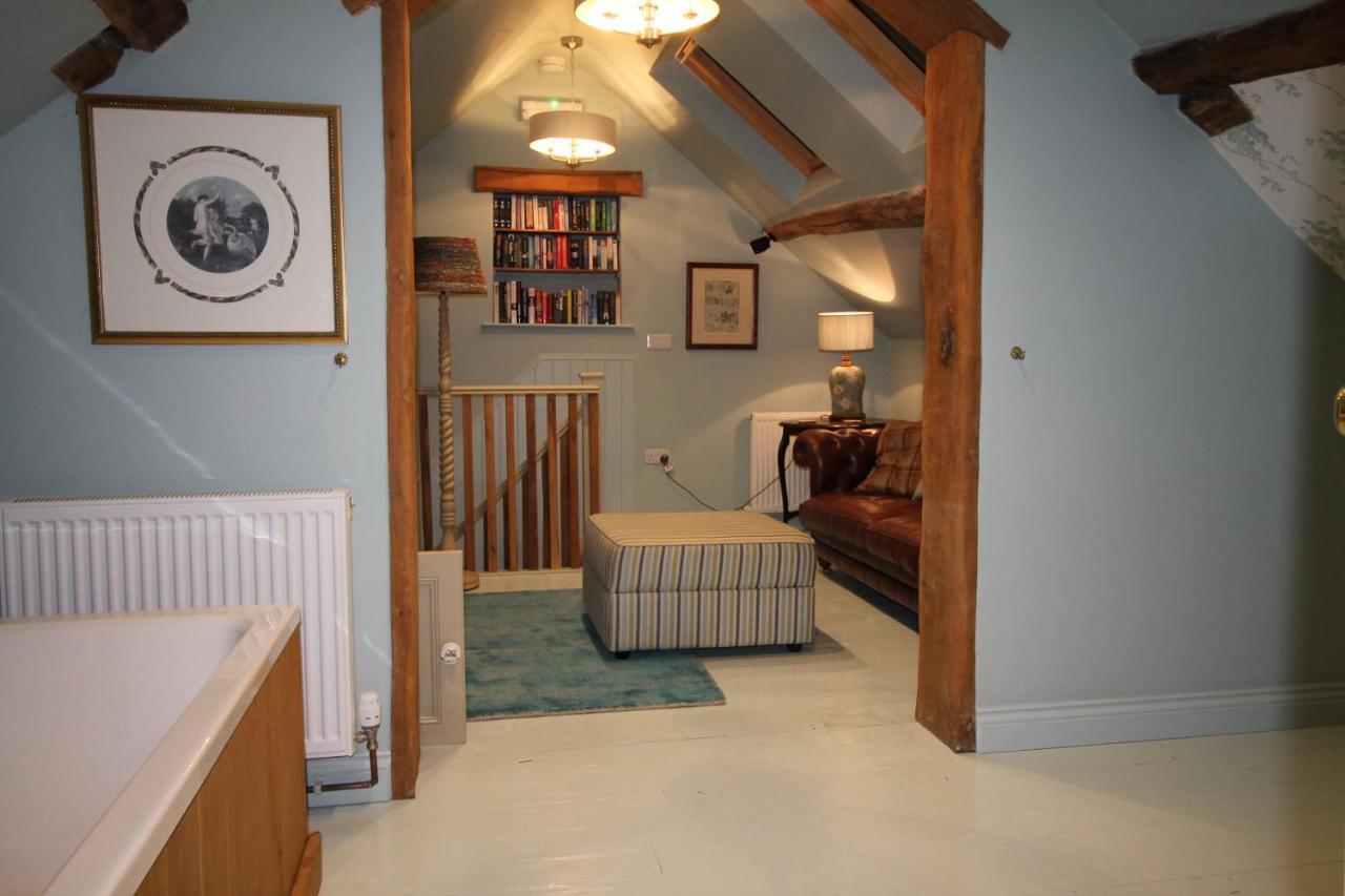 Вилла The Coach House Уитби Экстерьер фото